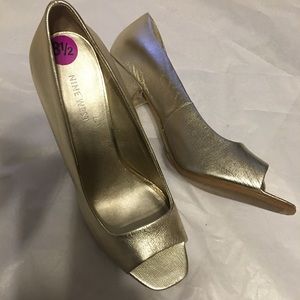 Women NINE WEST gold open-toe pumps! Sz. 8.5M. NEW